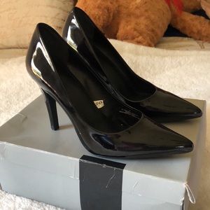 Black heels size 8 super comfortable!!